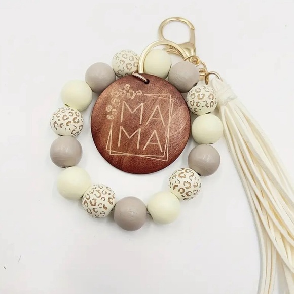 Wooden bead tassle mama keychain - Picture 4 of 4
